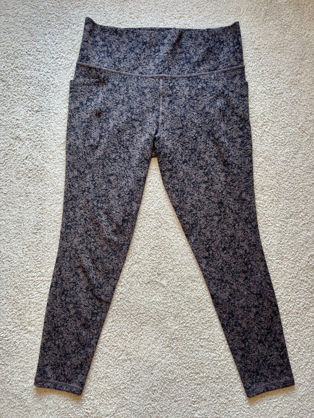 Athleta Salutation Stash Pocket II Textured 7/8 Tight Moonflower Black LT